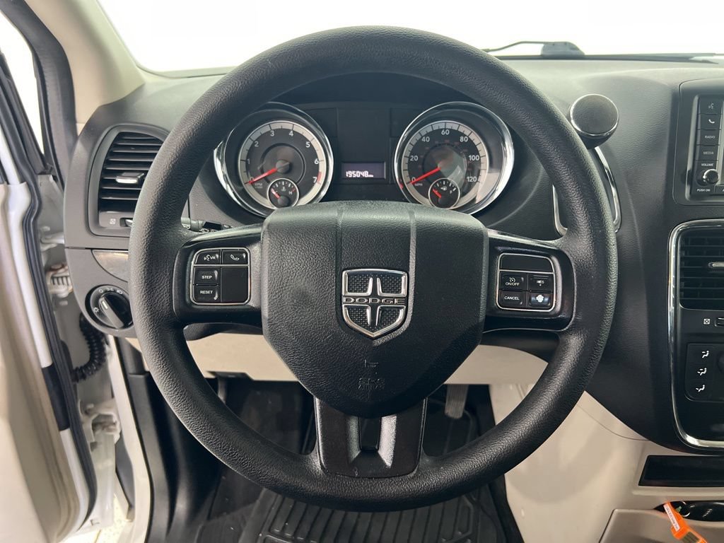 Used 2020 Dodge Grand Caravan SE w/ UConnect Hands-Free Group FWD image 9