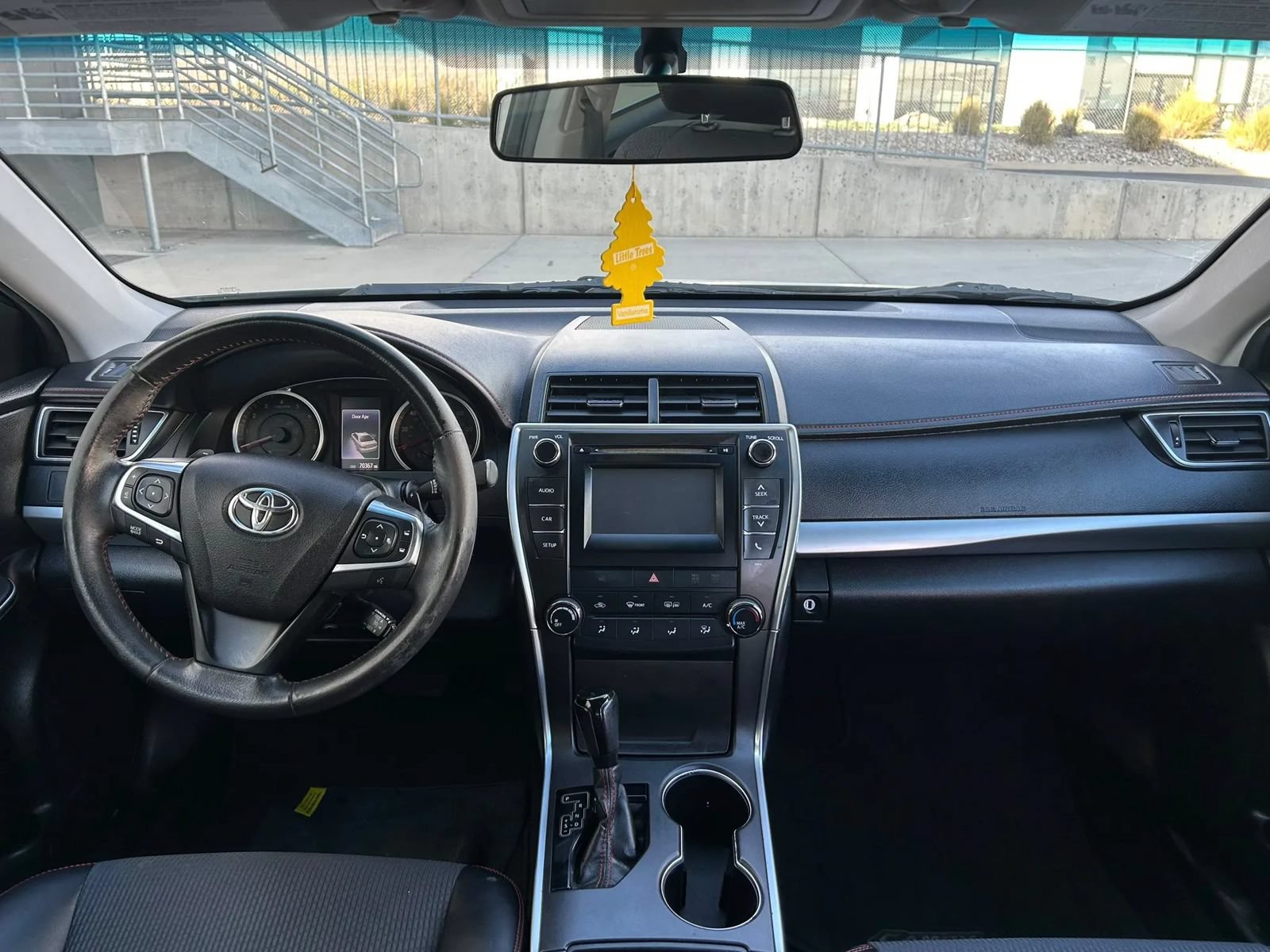 Used 2016 Toyota Camry SE FWD image 14