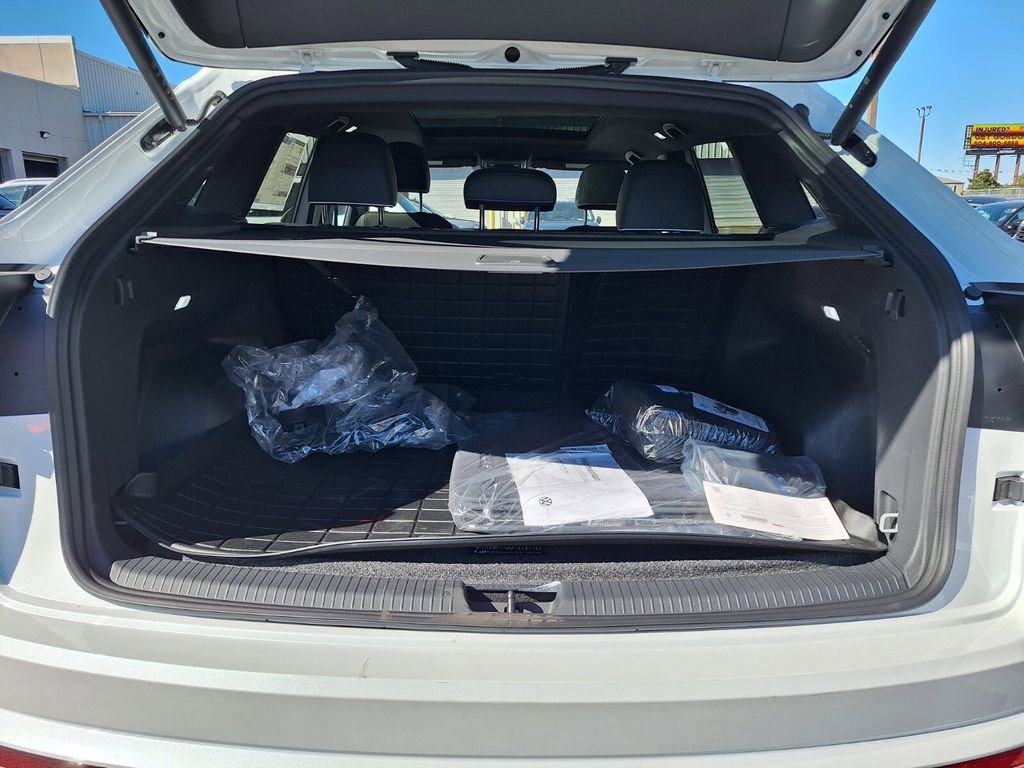 New 2026 Volkswagen Atlas Cross Sport SEL Premium R-Line image 23