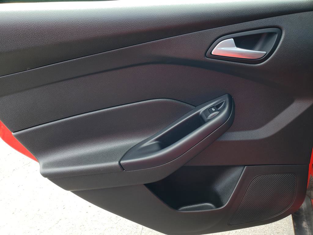 Used 2015 Ford Focus SE image 13