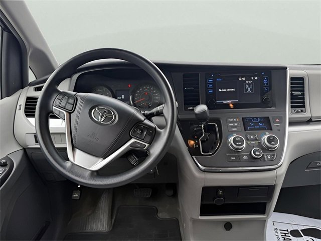 Used 2015 Toyota Sienna LE image 17