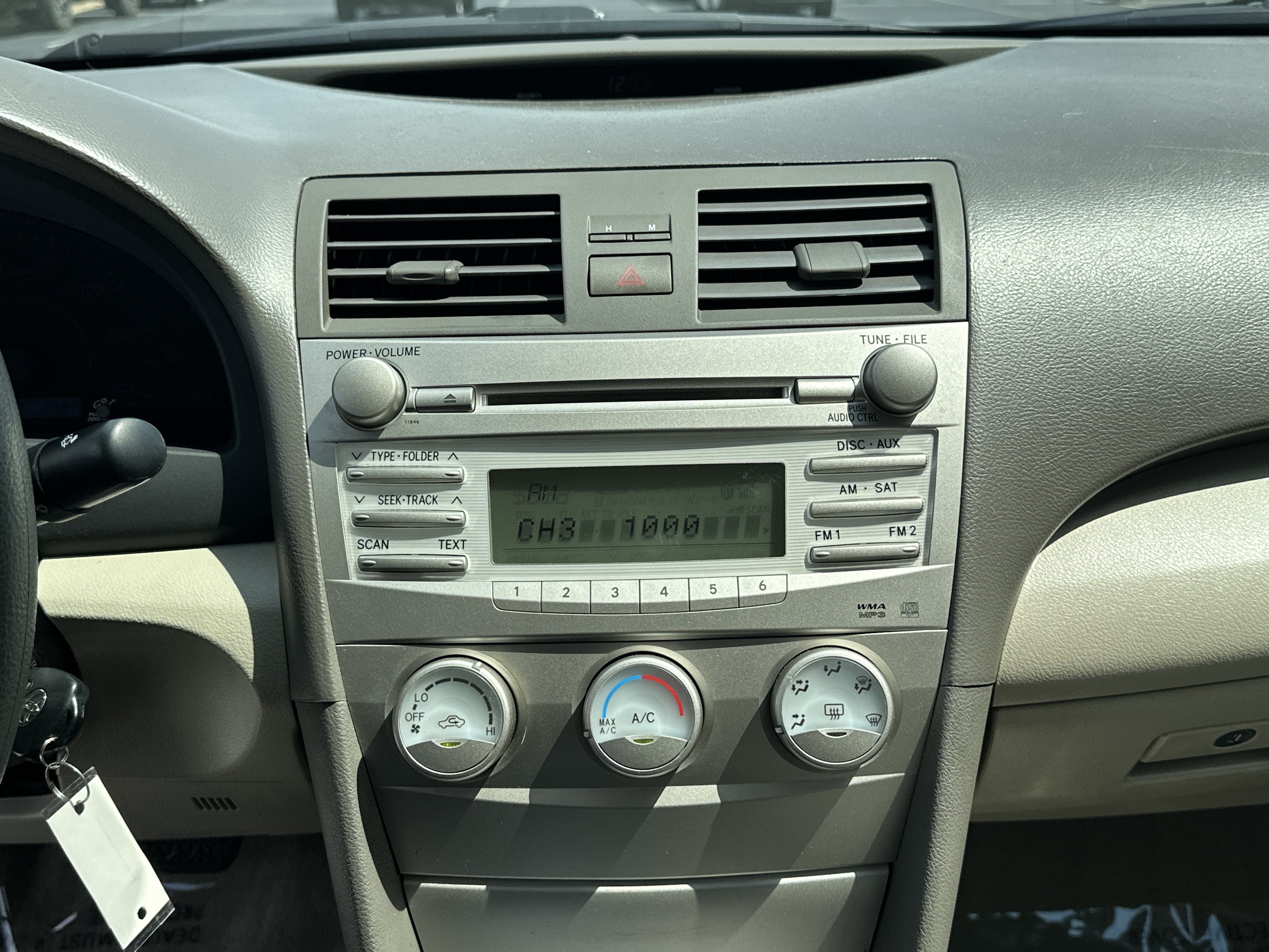 Used 2010 Toyota Camry LE FWD image 24