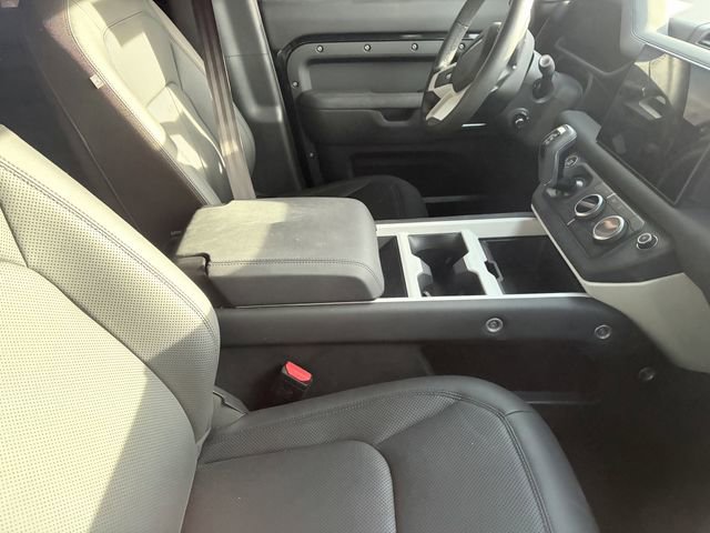 Used 2025 Land Rover Defender 110 S image 5