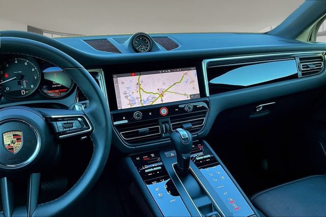Used 2025 Porsche Macan AWD/4WD image 9