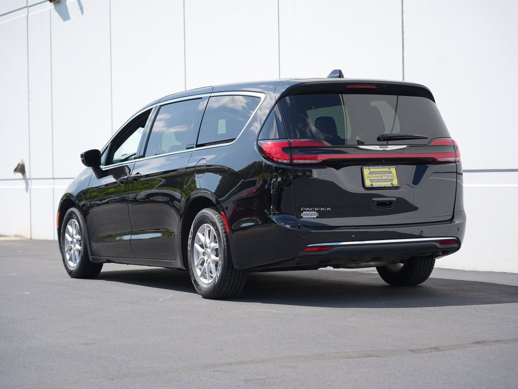 Used 2025 Chrysler Pacifica Select FWD image 5