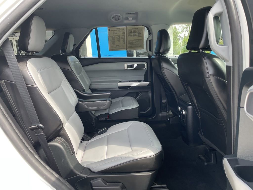 Used 2021 Ford Explorer XLT w/ Equipment Group 202A AWD/4WD image 32