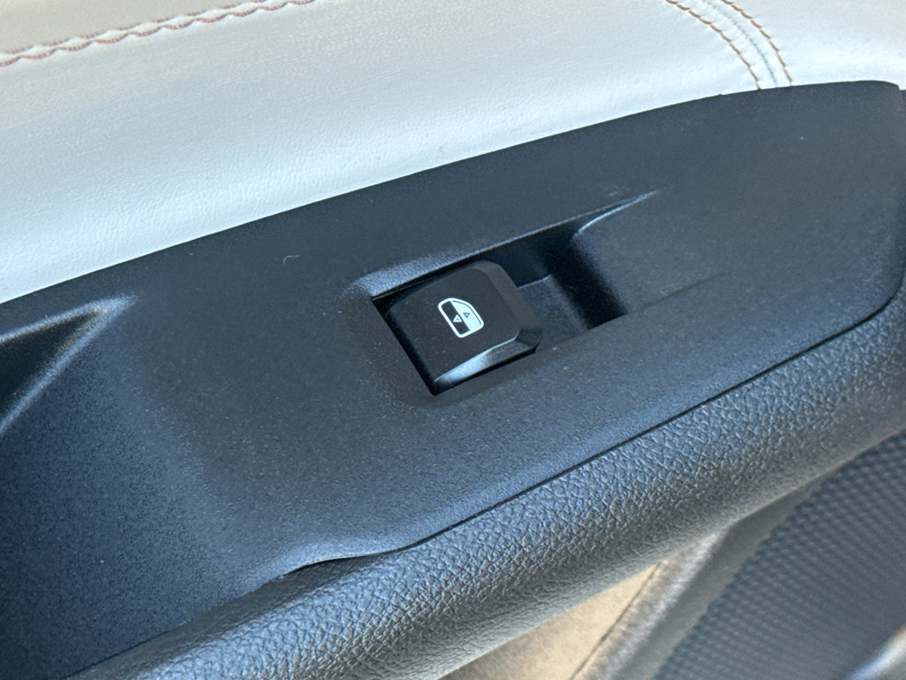 Used 2023 Jeep Compass Limited image 30