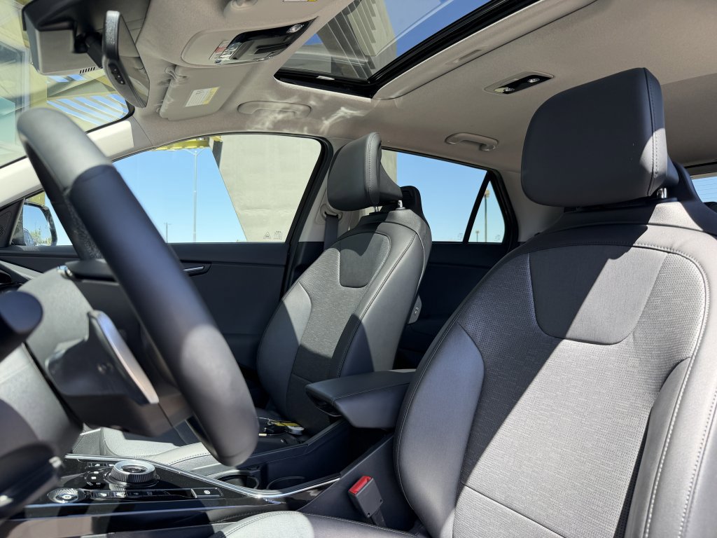 Used 2023 Kia Niro Wave w/ Wave Preserve Package image 32