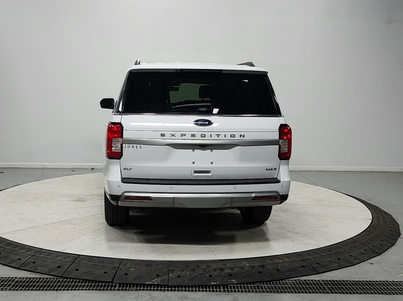 Used 2024 Ford Expedition Max XLT image 6