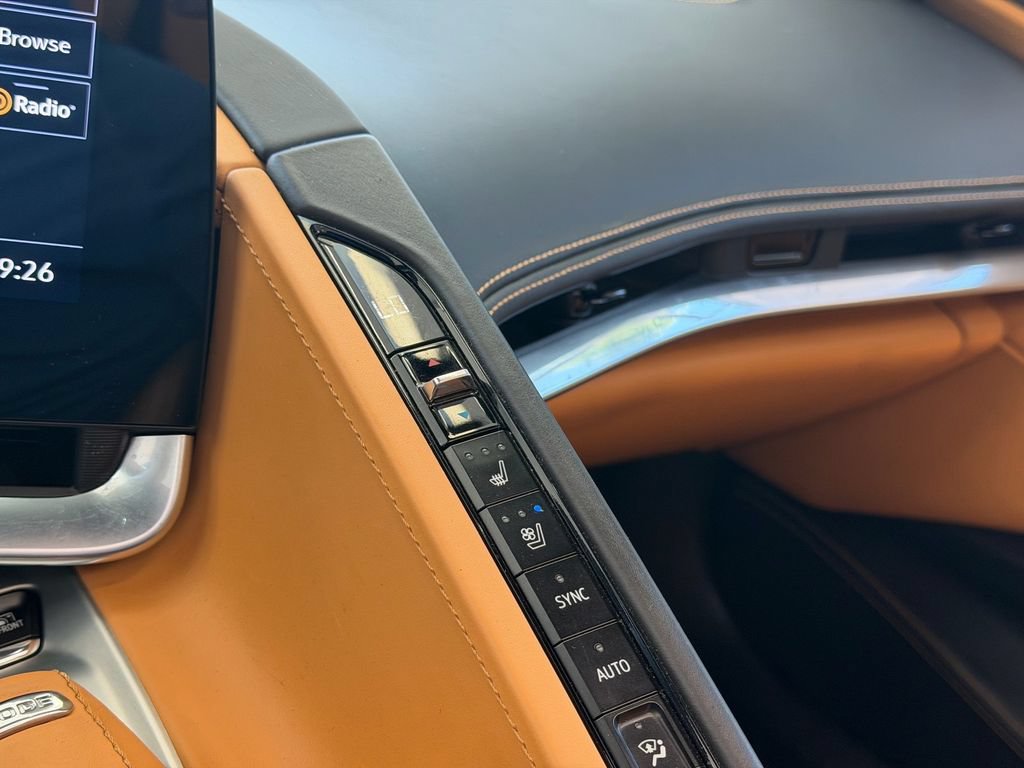 Used 2021 Chevrolet Corvette Stingray Premium Conv w/ Z51 Performance Package RWD image 19