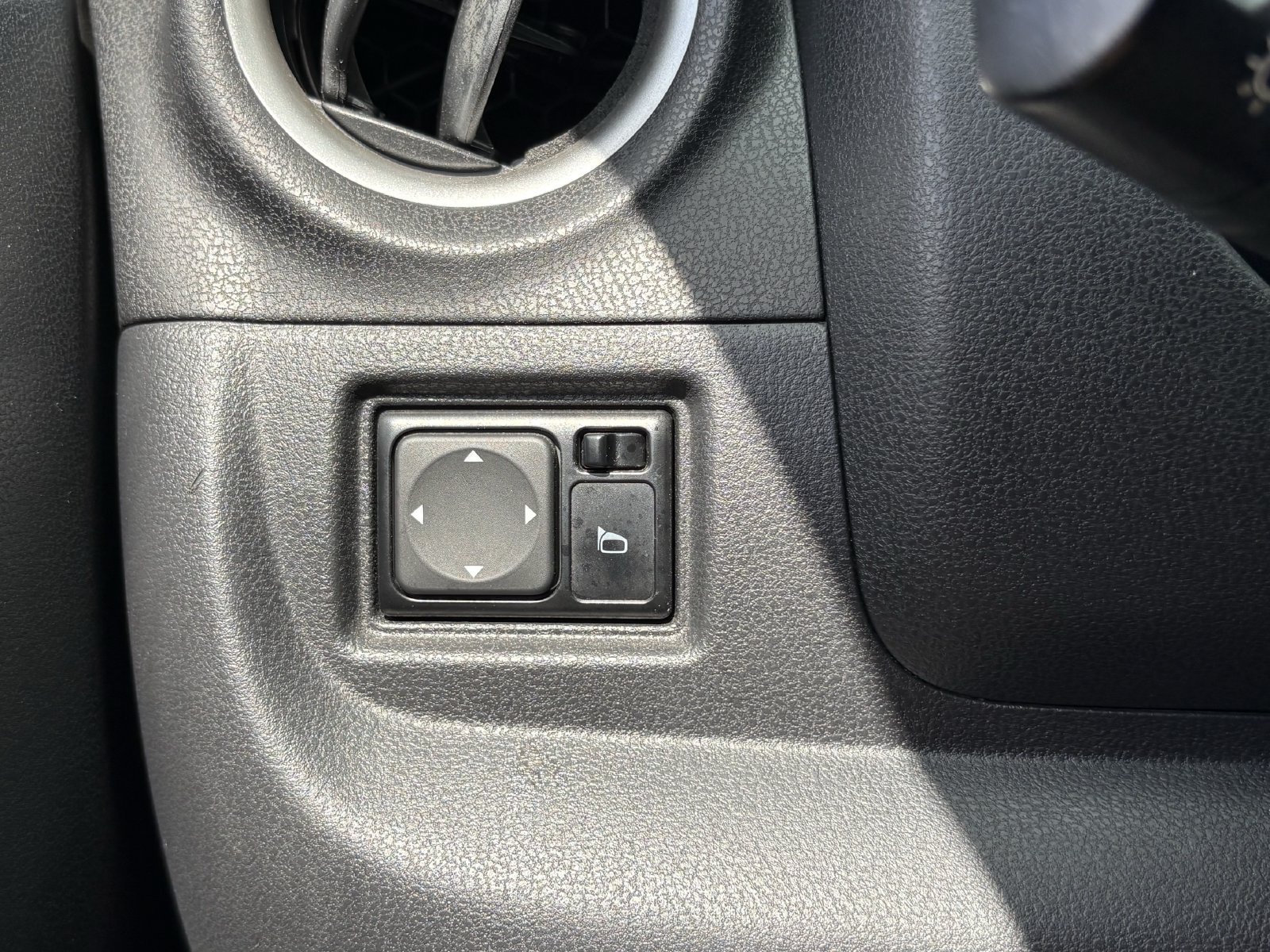 Used 2015 Nissan Versa Note S Plus FWD image 37