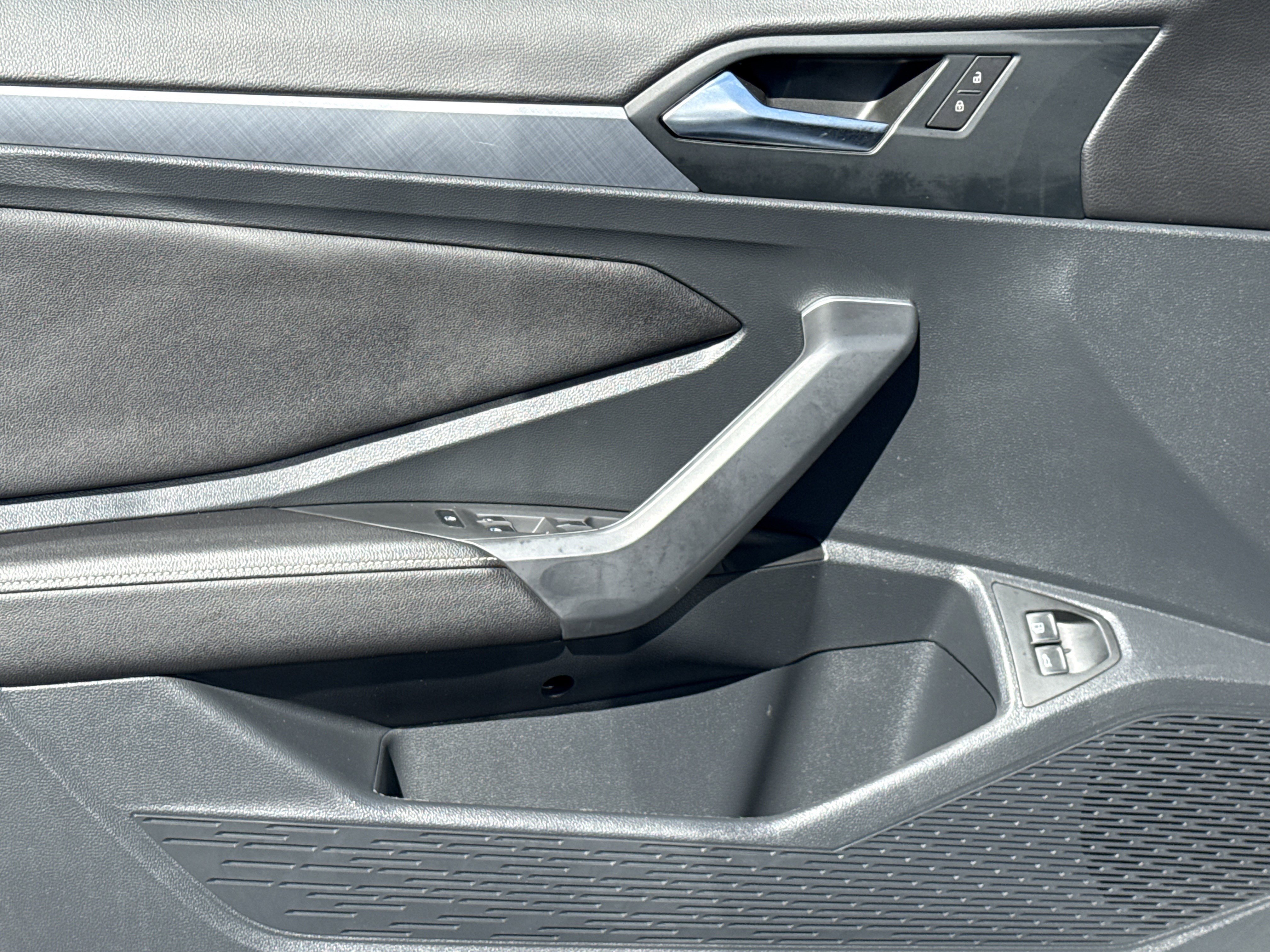 Used 2023 Volkswagen Jetta SE w/ Panoramic Sunroof Package image 14