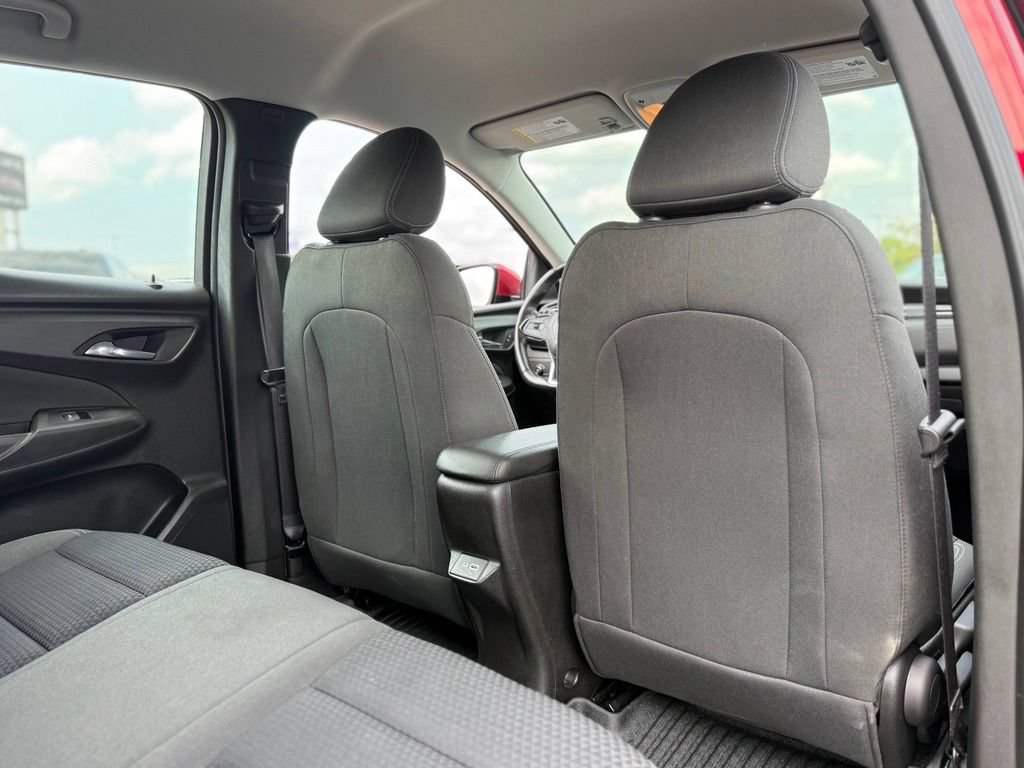 Used 2022 Chevrolet Bolt EUV LT w/ Comfort Package FWD image 16