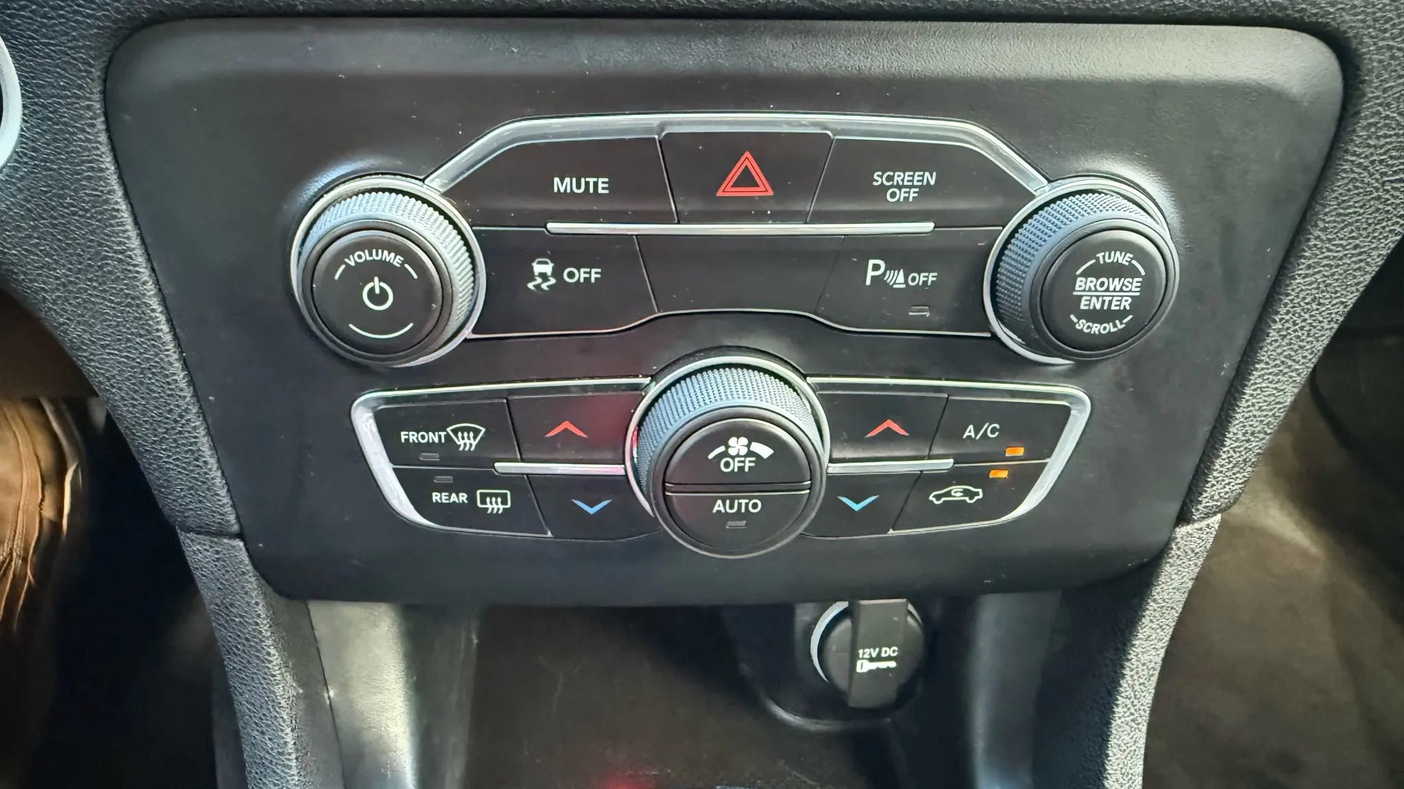 Used 2017 Dodge Charger SXT w/ AWD Plus Group image 18