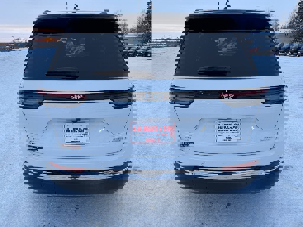 Used 2024 Jeep Grand Cherokee Laredo w/ Luxury Tech Group I image 7