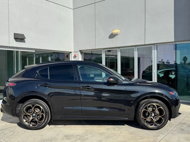 Used 2025 Alfa Romeo Stelvio Sprint image 9