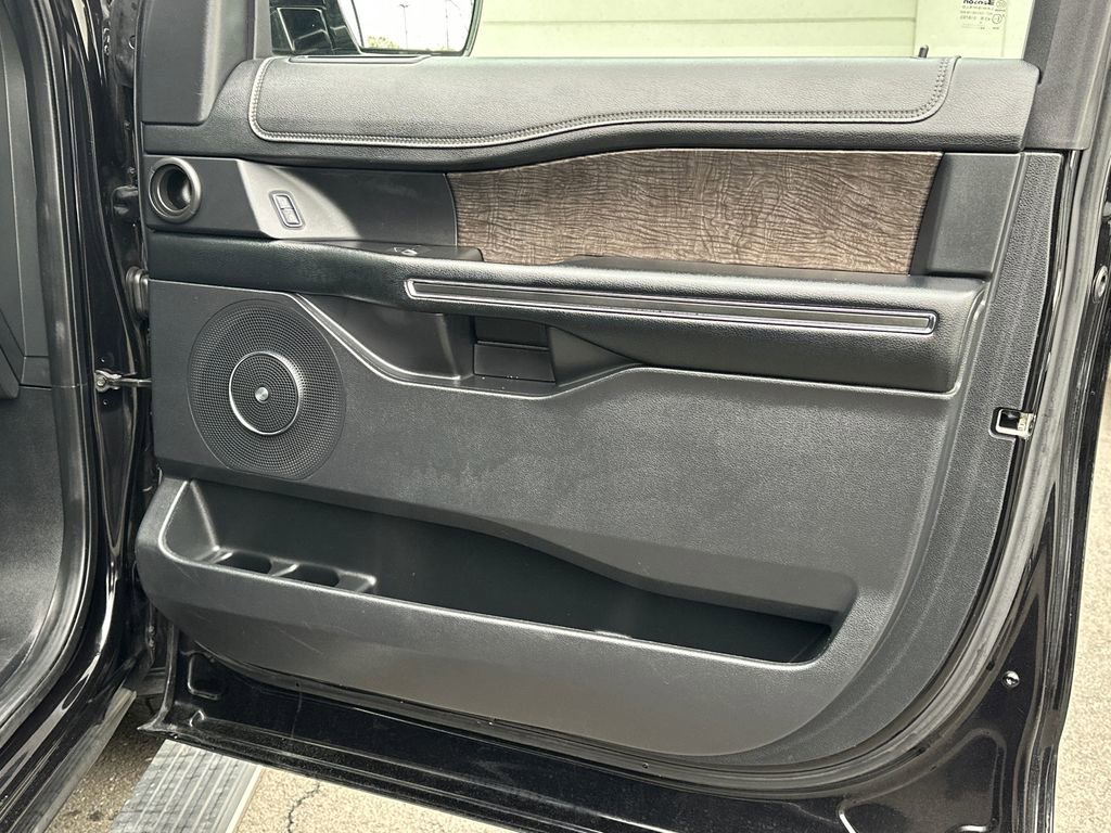 Used 2021 Ford Expedition Max Limited image 8