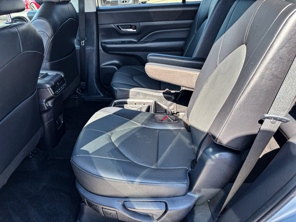 Used 2025 Toyota Grand Highlander AWD image 47