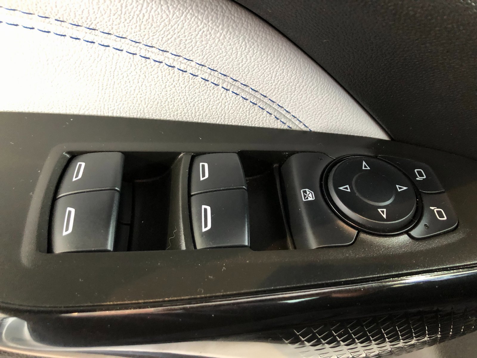 Used 2024 Chevrolet Trax LT w/ Sunroof Package image 34