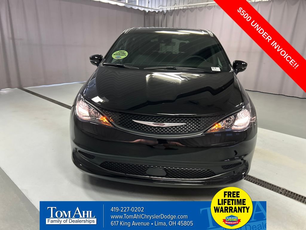 New 2026 Chrysler Voyager LX image 2