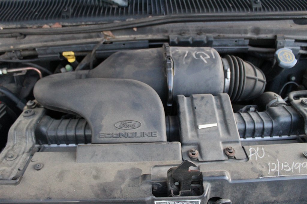 Used 2000 Ford E-150 and Econoline 150 image 9
