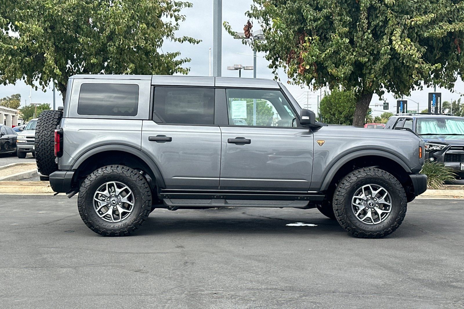 New 2025 Ford Bronco Badlands image 3