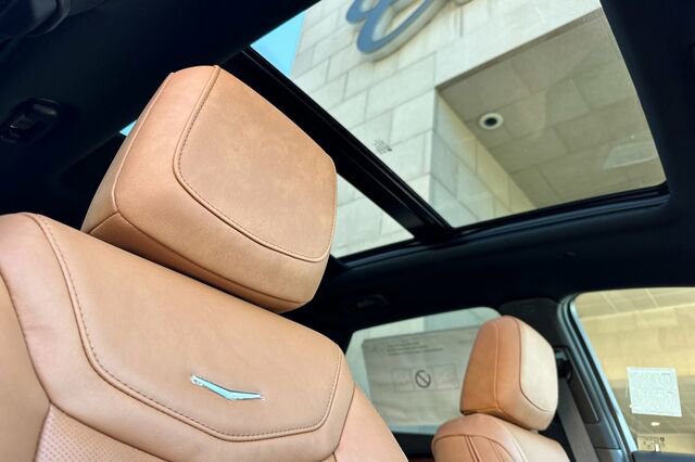 New 2025 Cadillac XT5 Premium Luxury w/ LPO, Floor Liner Package image 16