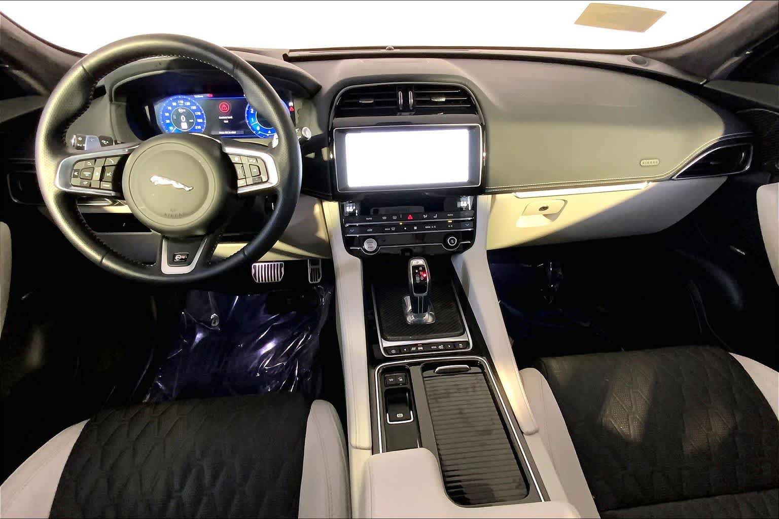 Used 2020 Jaguar F-PACE SVR AWD/4WD image 16