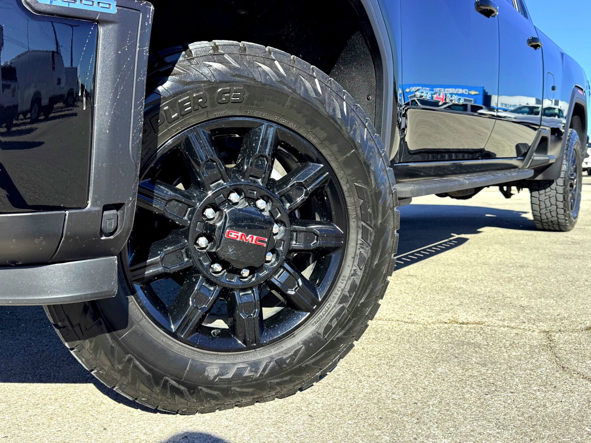 Used 2024 GMC Sierra 3500 AT4 w/ AT4 Premium Plus Package image 2