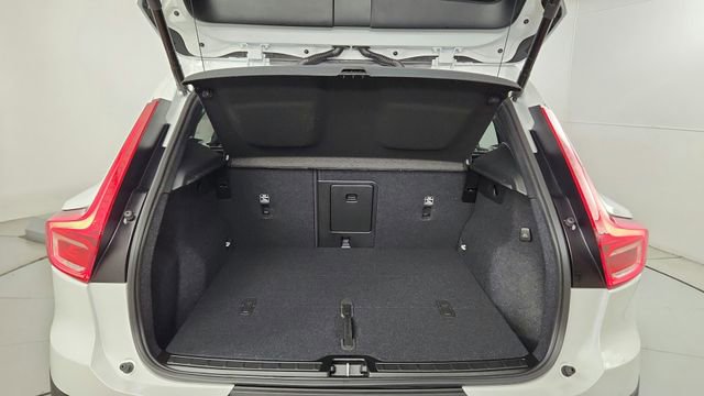 Certified 2026 Volvo XC40 B5 Plus w/ Protection Package Premier AWD/4WD image 38