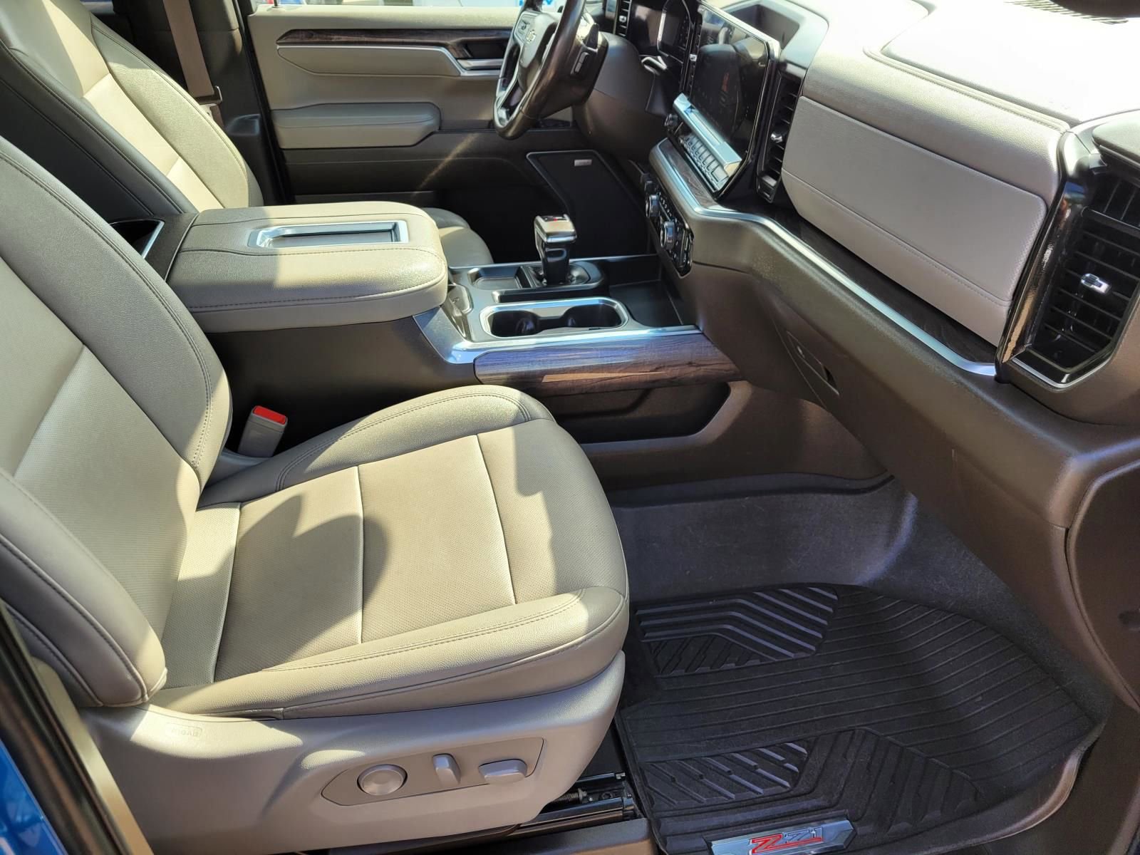 Used 2022 Chevrolet Silverado 1500 LTZ AWD/4WD image 12