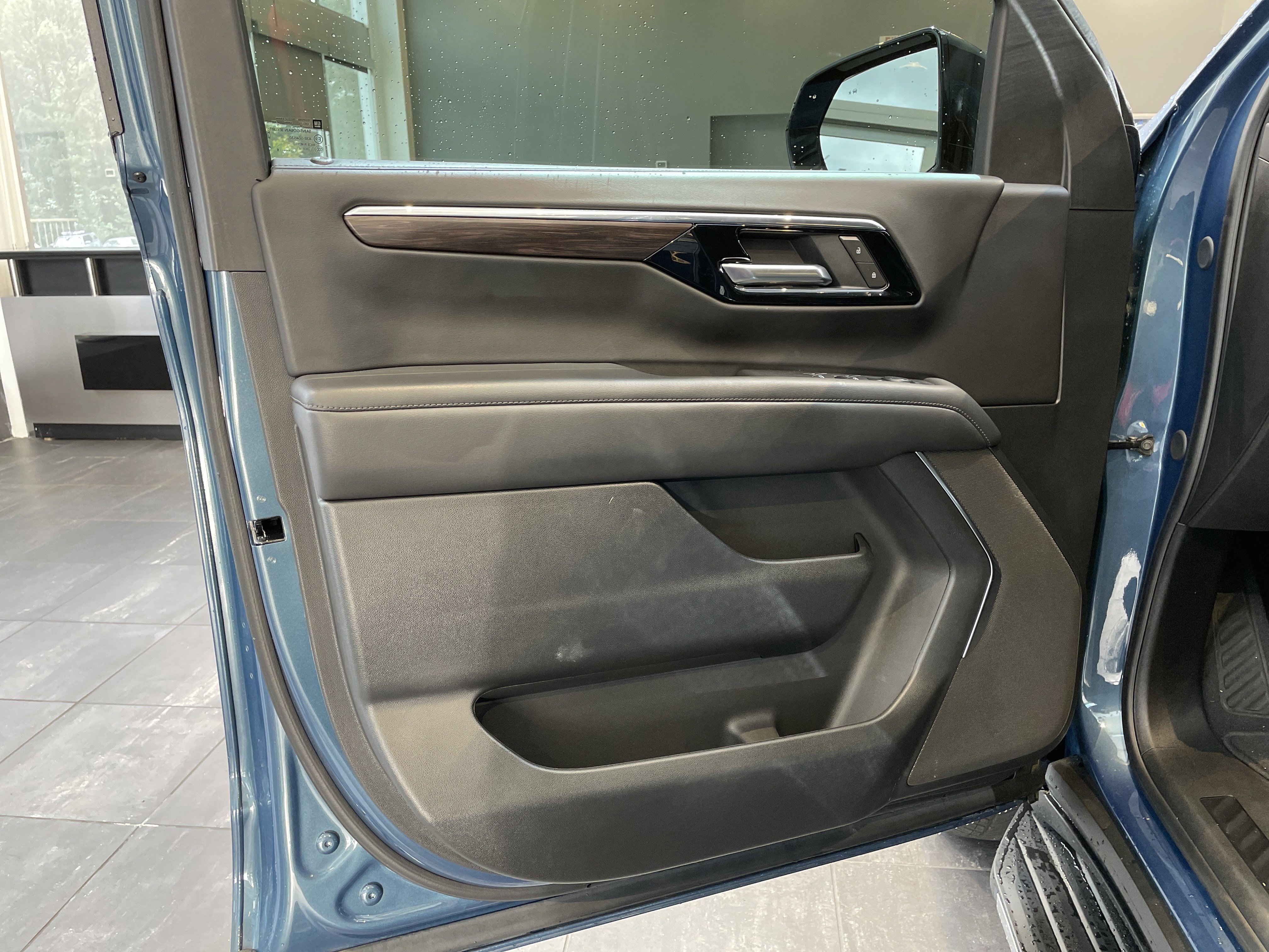 Used 2025 Chevrolet Tahoe LS w/ LPO, Dark Essentials Package RWD image 14