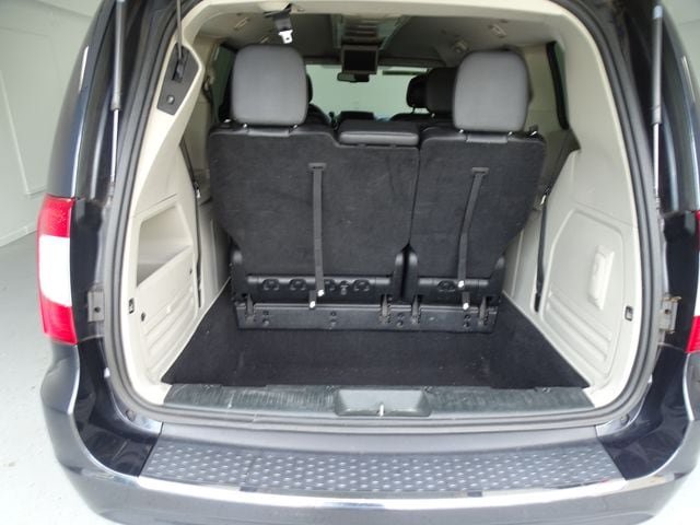 Used 2013 Chrysler Town & Country Touring FWD image 20