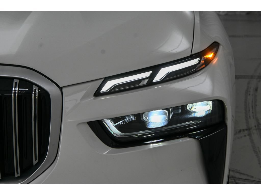 Used 2025 BMW X7 xDrive40i w/ Executive Package image 25