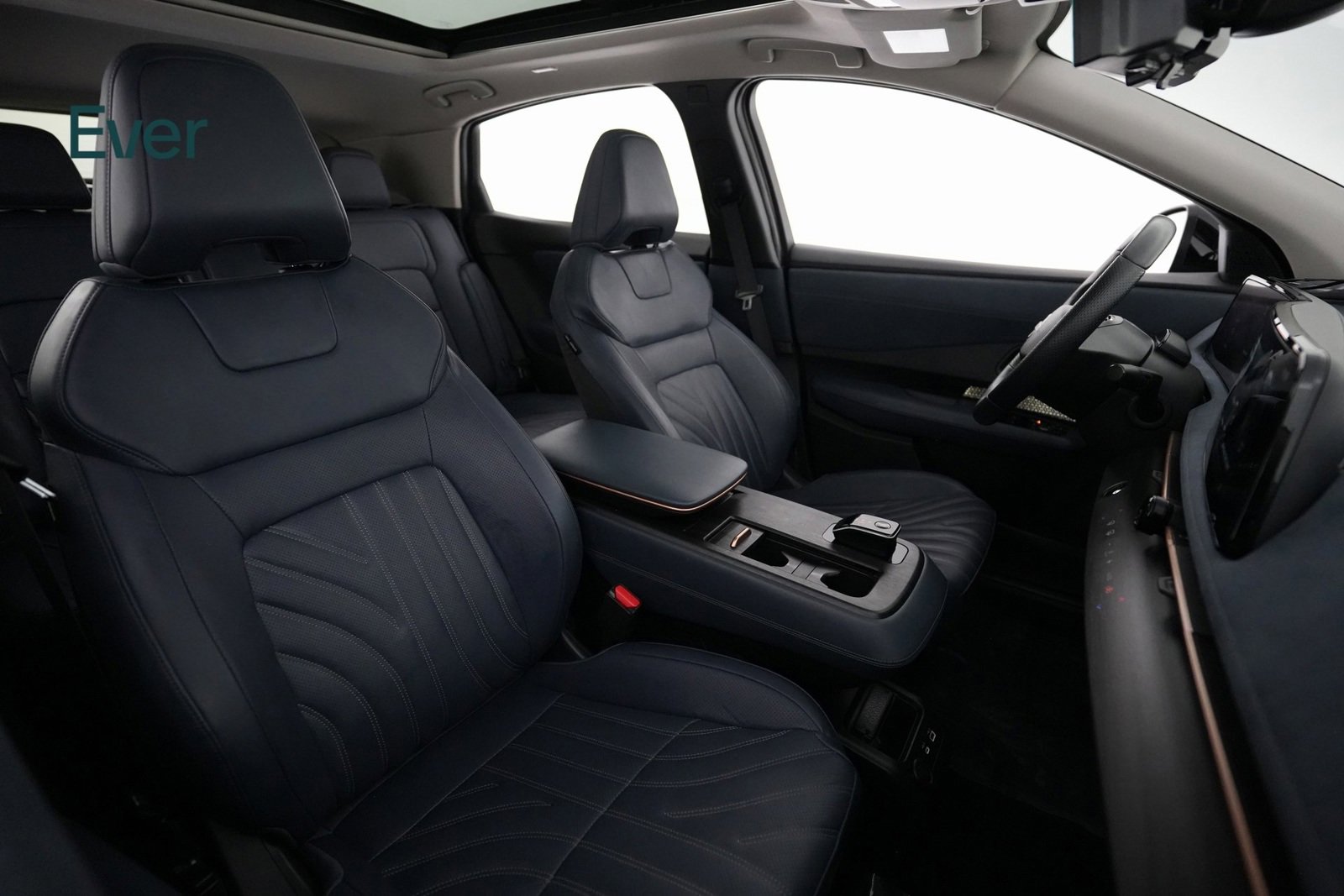 Used 2024 Nissan Ariya AWD image 8