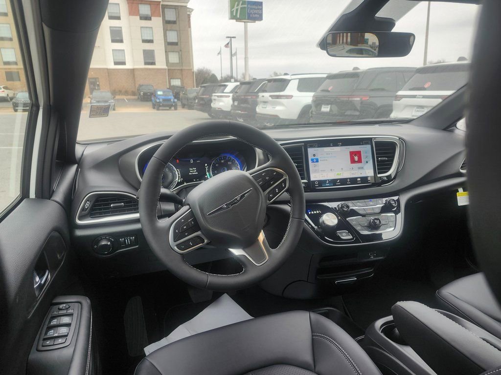 New 2026 Chrysler Voyager LX image 13