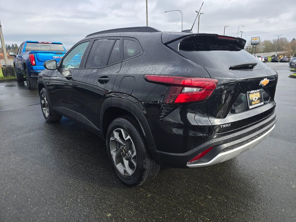 Certified 2025 Chevrolet Trax LT w/ LT Convenience Package FWD image 5