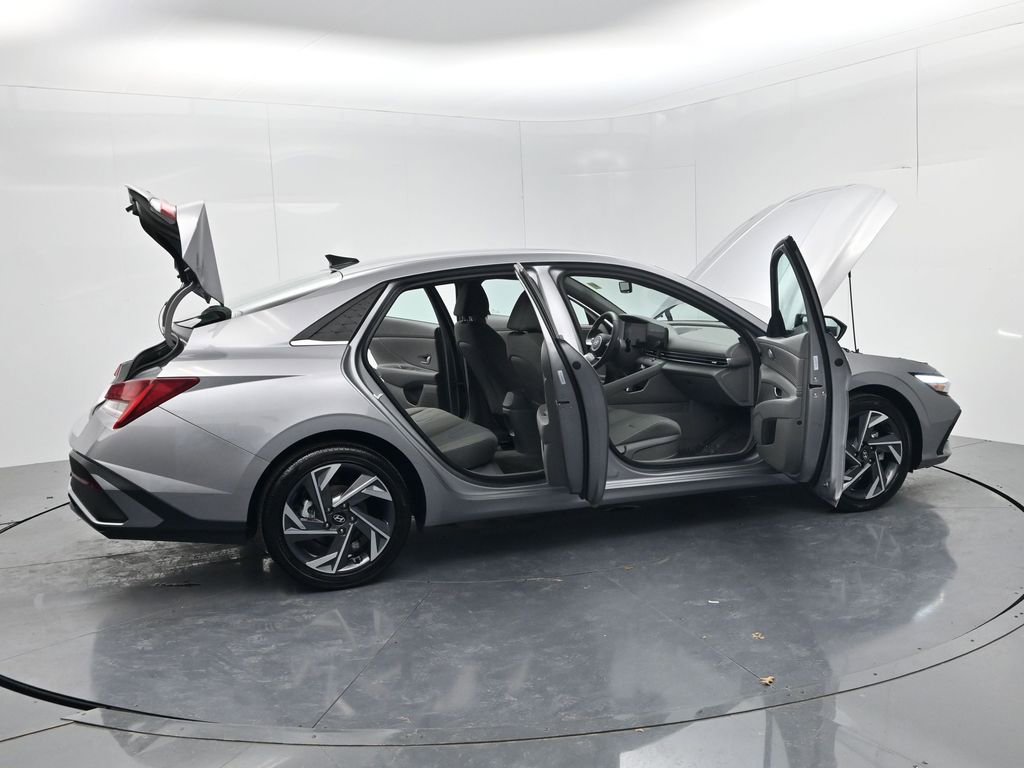 Used 2025 Hyundai Elantra SEL image 58