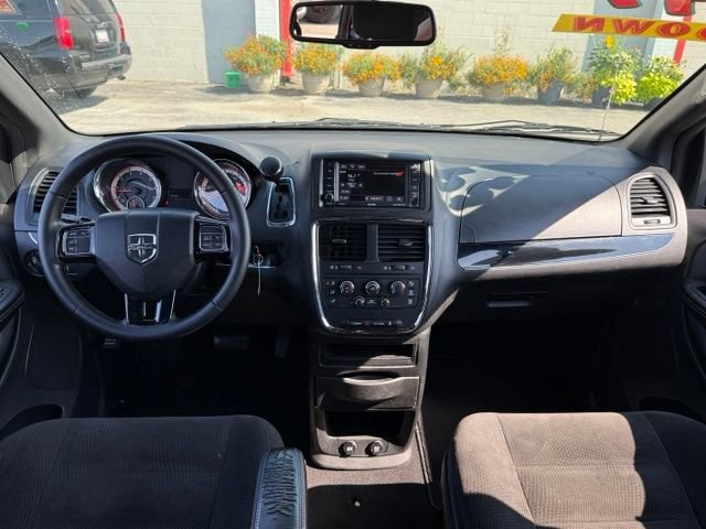 Used 2017 Dodge Grand Caravan SE FWD image 39