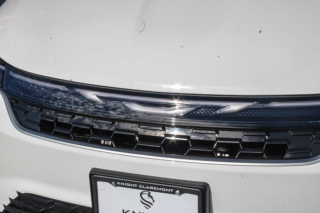 New 2027 Chrysler Pacifica Select FWD image 6