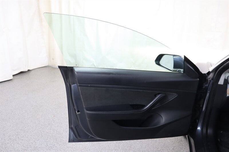 Used 2020 Tesla Model 3 Standard Range RWD image 16