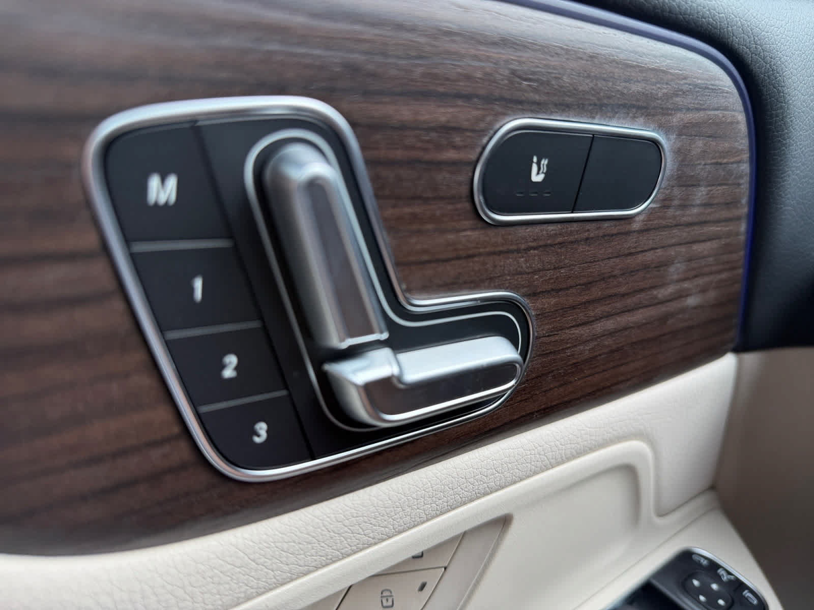 Used 2026 Mercedes-Benz GLB 250 4MATIC image 26
