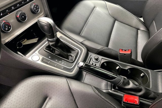 Used 2017 Volkswagen Golf SE image 17