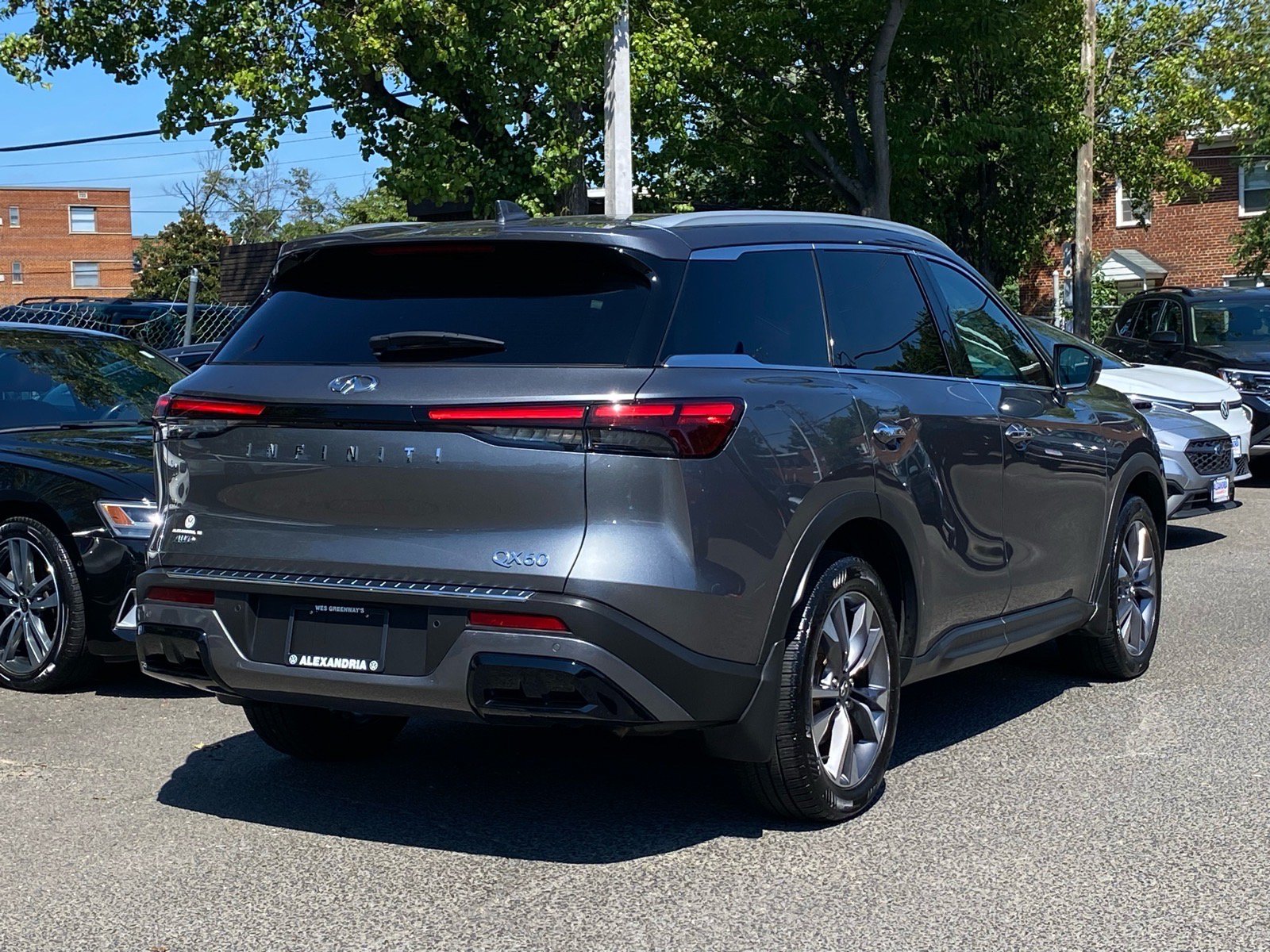 Used 2023 INFINITI QX60 Luxe w/ Cargo Package AWD/4WD image 3