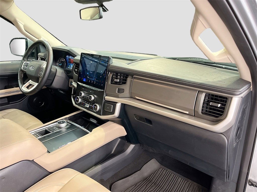 Used 2024 Ford Expedition XLT image 30