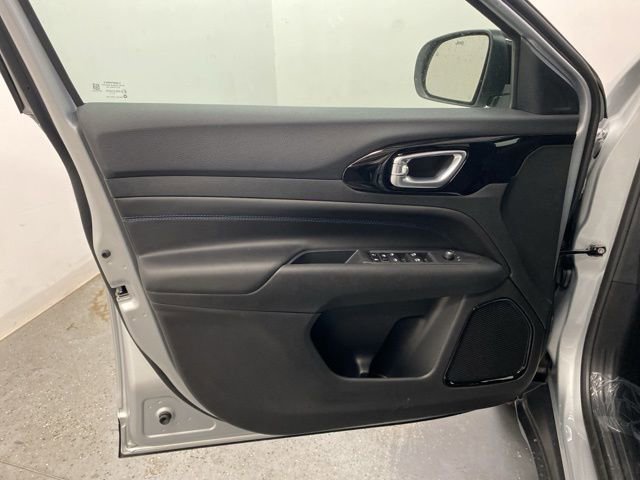 New 2026 Jeep Compass Latitude image 18