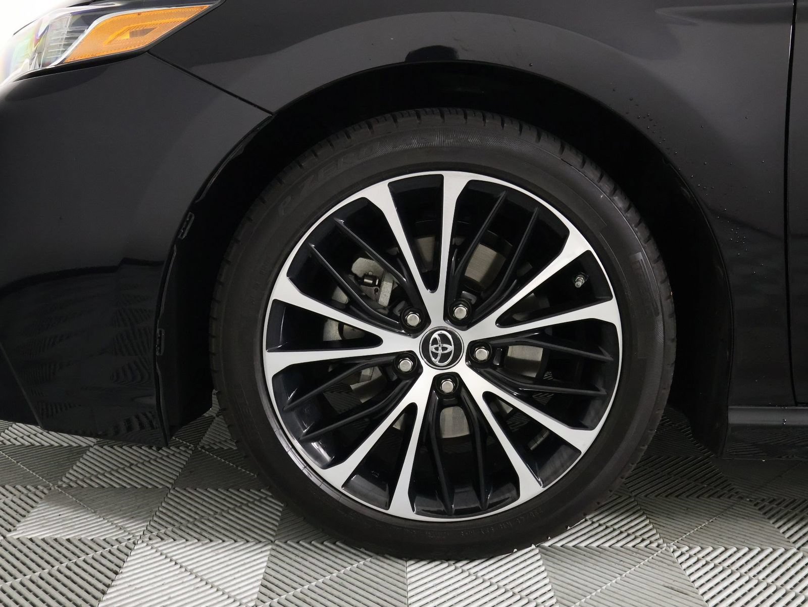 Used 2018 Toyota Camry SE FWD image 27