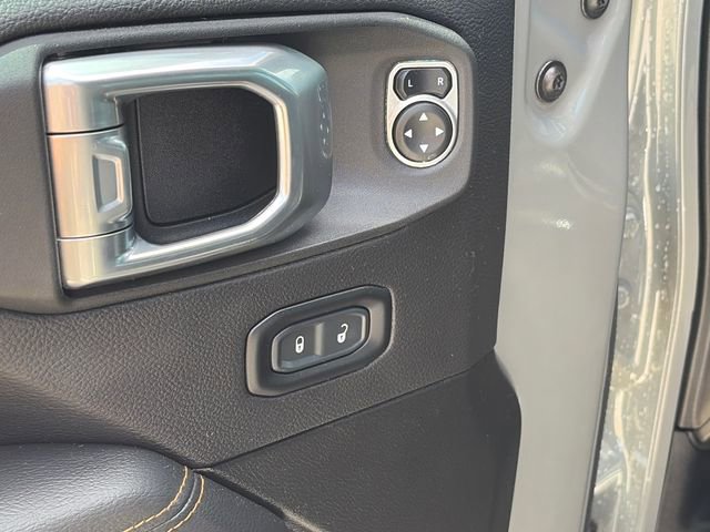 Used 2023 Jeep Gladiator Overland AWD/4WD image 18