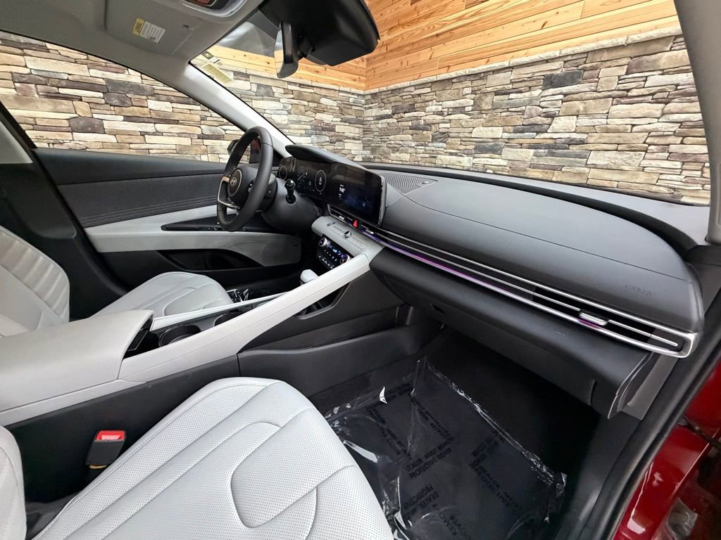 Certified 2025 Hyundai Elantra Limited w/ Cargo Package image 13