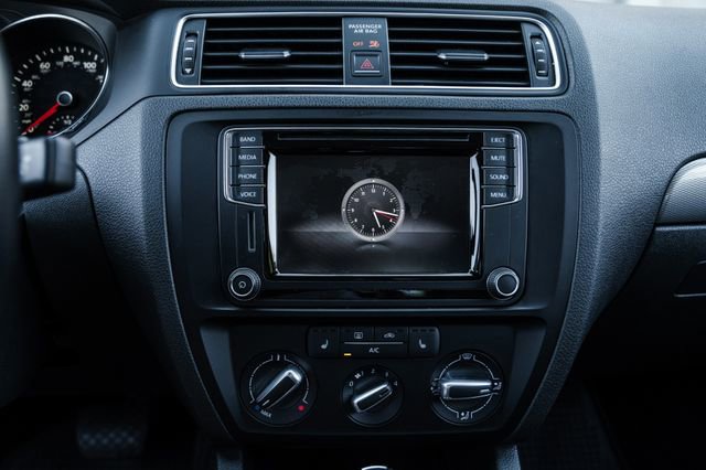 Used 2017 Volkswagen Jetta SE image 14
